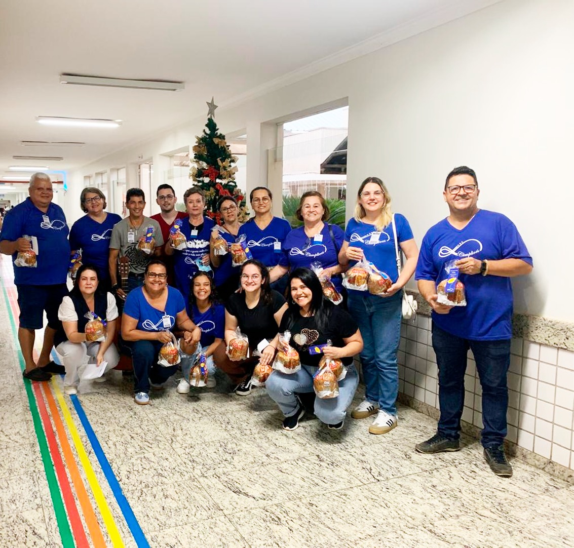 Grupo Cúmplices espalha carinho e alegria com panetones para pacientes da Santa Casa